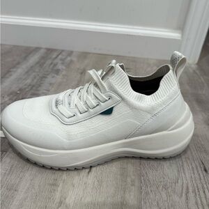 White Vessi Low-Top Sneakers with Cushioned Sole